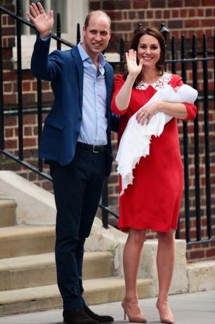 Kate Middleton raudona motinystės suknelė