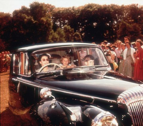Karalienė Elžbieta, princesė Anne, Princas Čarlzas vairavimo