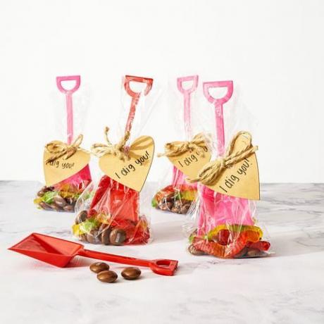 Aš tau randu saldainių maišelį Valentino dienos guminukų kirminų rinkimas iš ghk020116bobfamilyroom01 Valentino dienos receptas